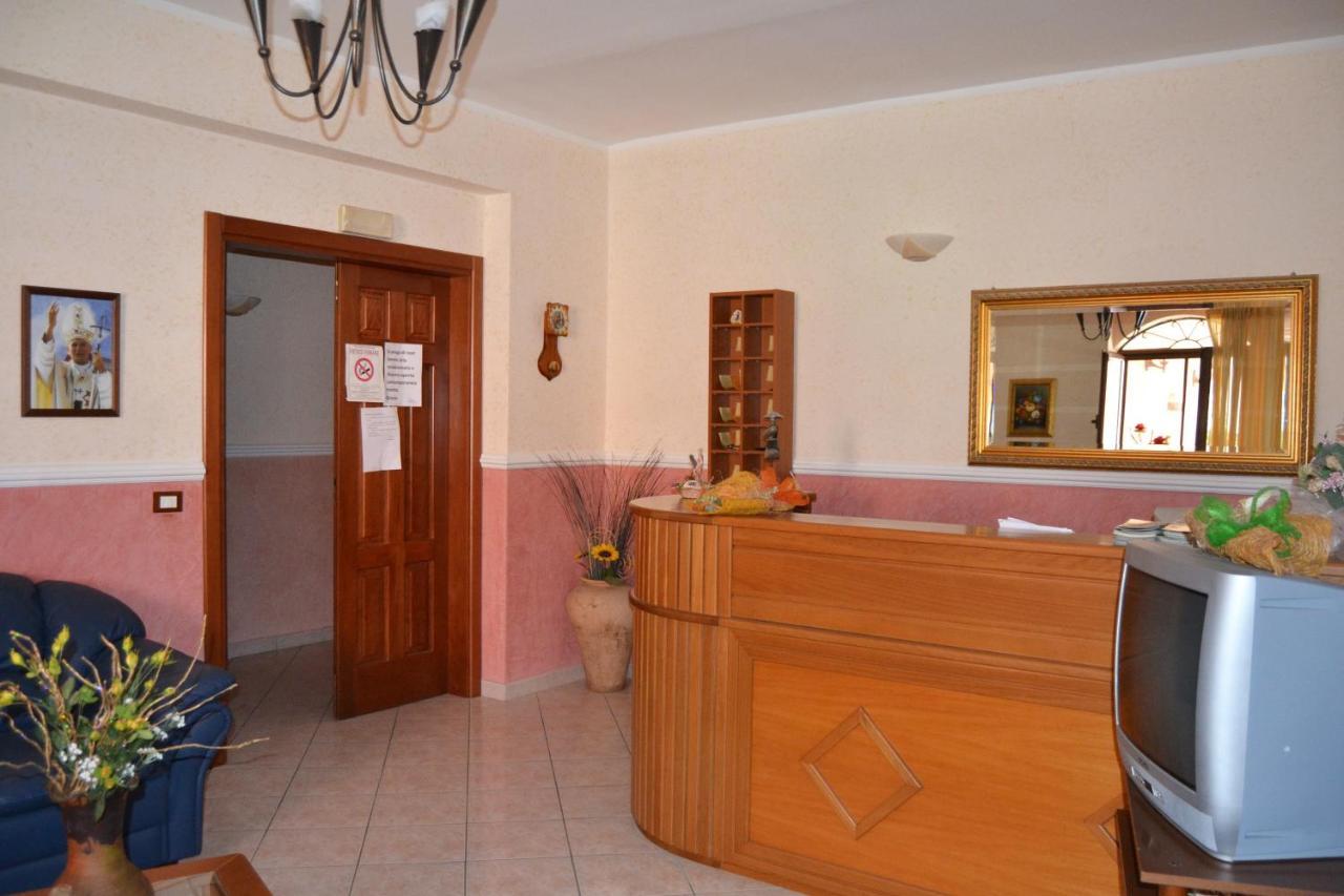 Hotel Ristorante L'Avvenire Gizzeria Exterior foto