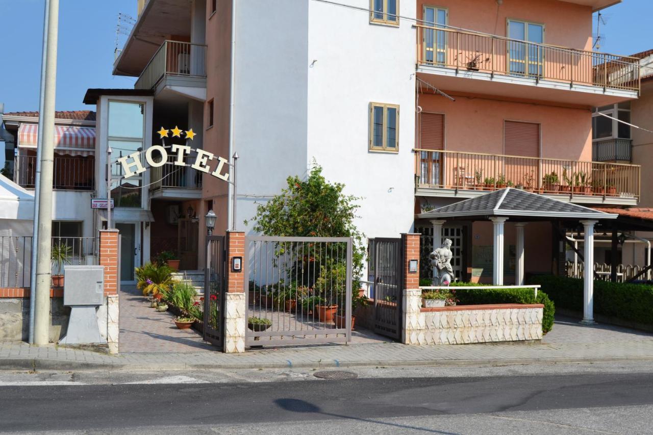 Hotel Ristorante L'Avvenire Gizzeria Exterior foto