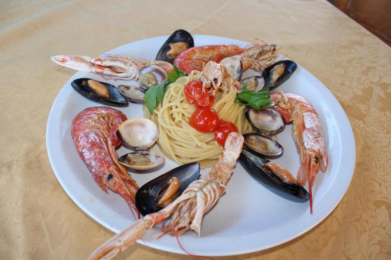 Hotel Ristorante L'Avvenire Gizzeria Exterior foto